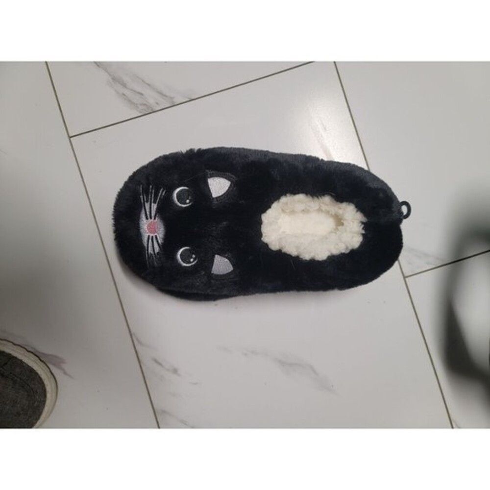 NWT - womens black cat fuzzy slippers